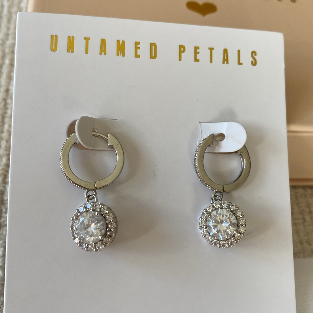 NEW Untamed Petals Durant Silver Earring